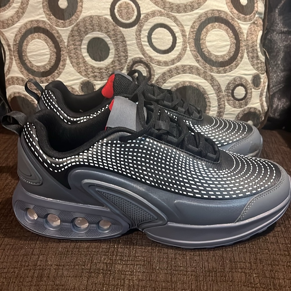Men's Black and Gray Athletic Shoes - Picture 4 of 8